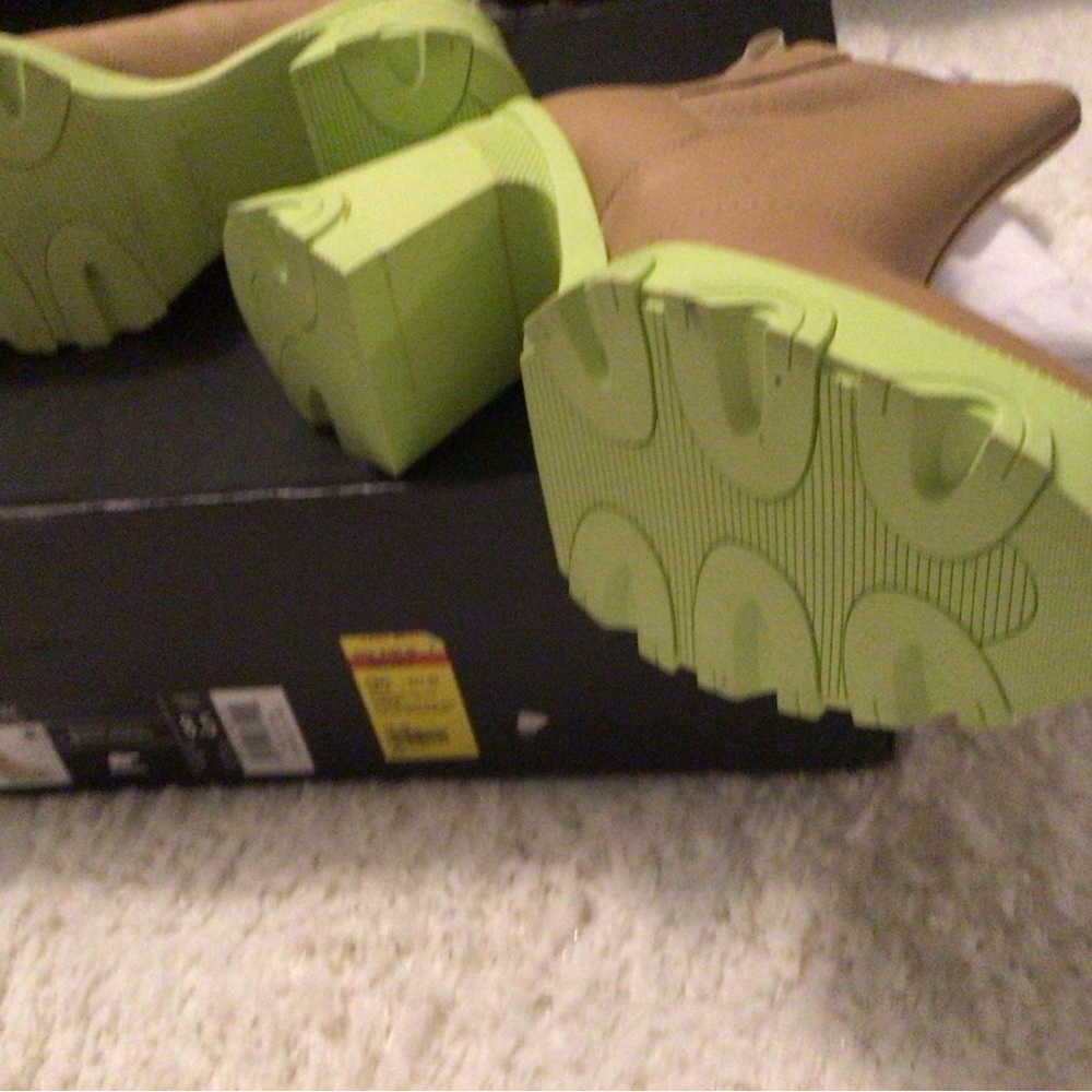 Sorel Women's Chunky Heeled Chelsea Boot in Tan and Lime - Picture 2 of 3